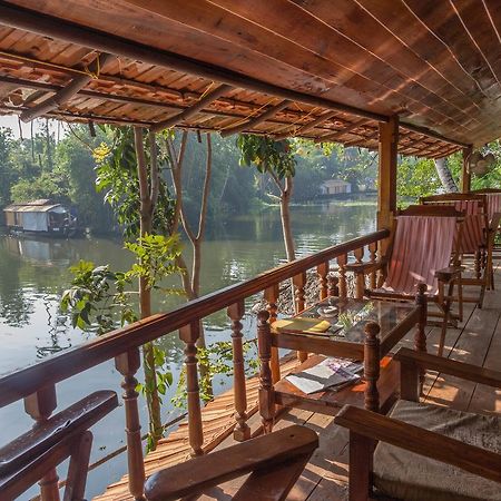 Malayalam Lake Resort Alappuzha ภายนอก รูปภาพ