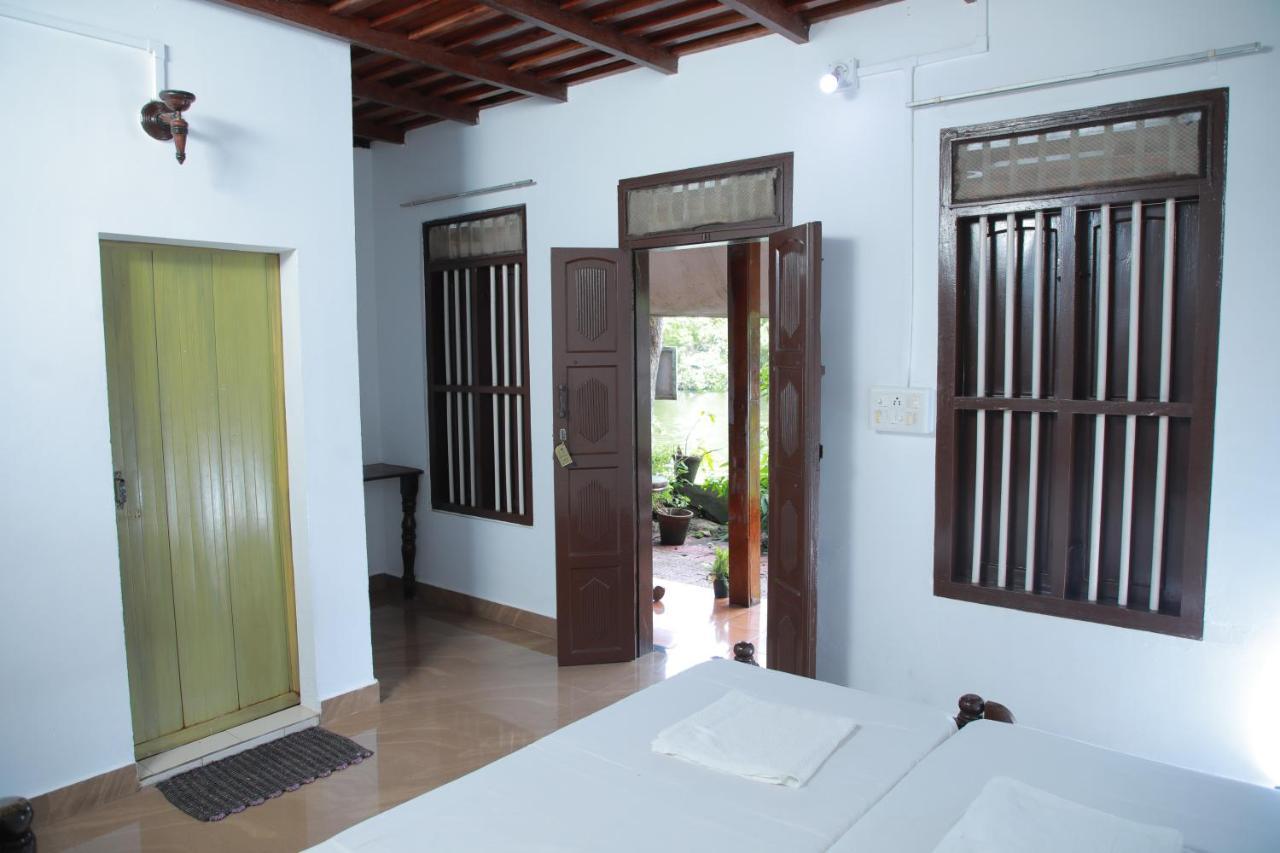 Malayalam Lake Resort Alappuzha ภายนอก รูปภาพ