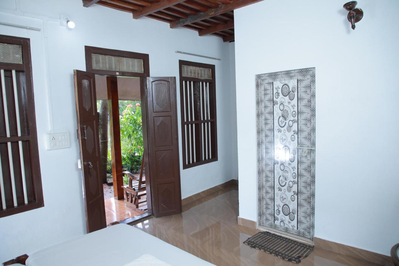 Malayalam Lake Resort Alappuzha ภายนอก รูปภาพ