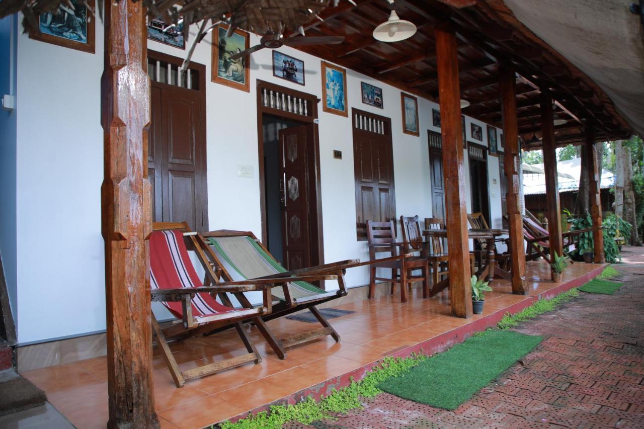 Malayalam Lake Resort Alappuzha ภายนอก รูปภาพ