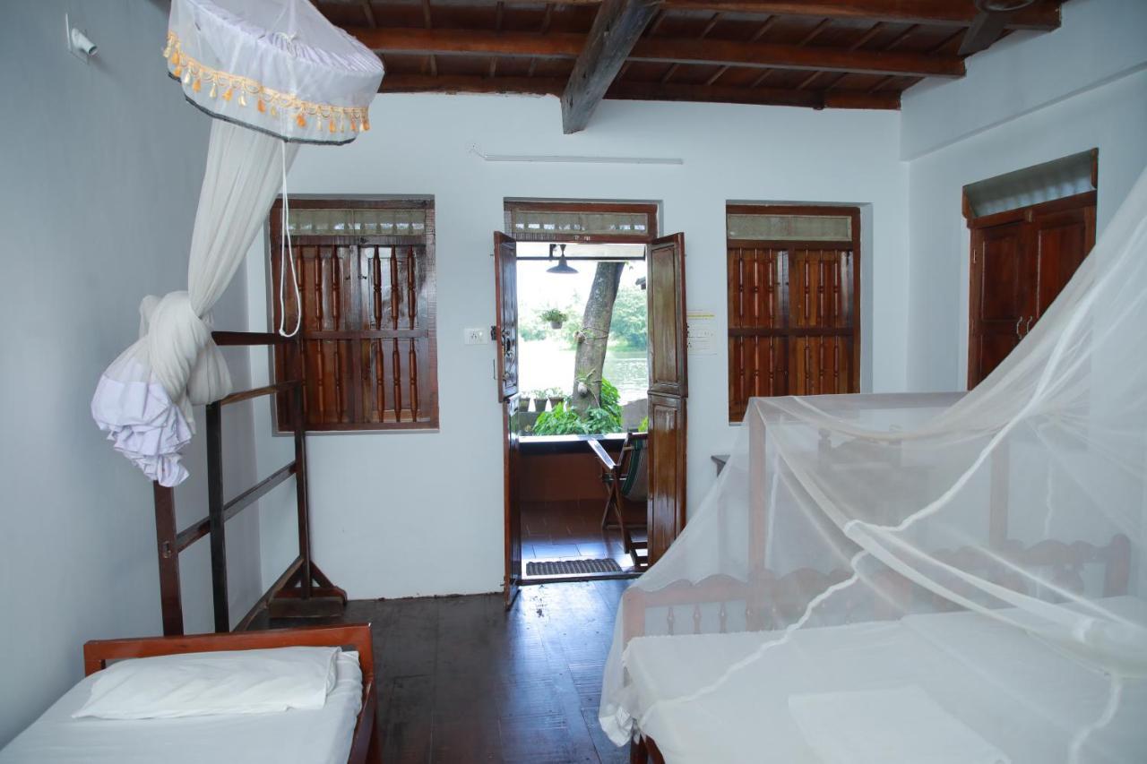 Malayalam Lake Resort Alappuzha ภายนอก รูปภาพ