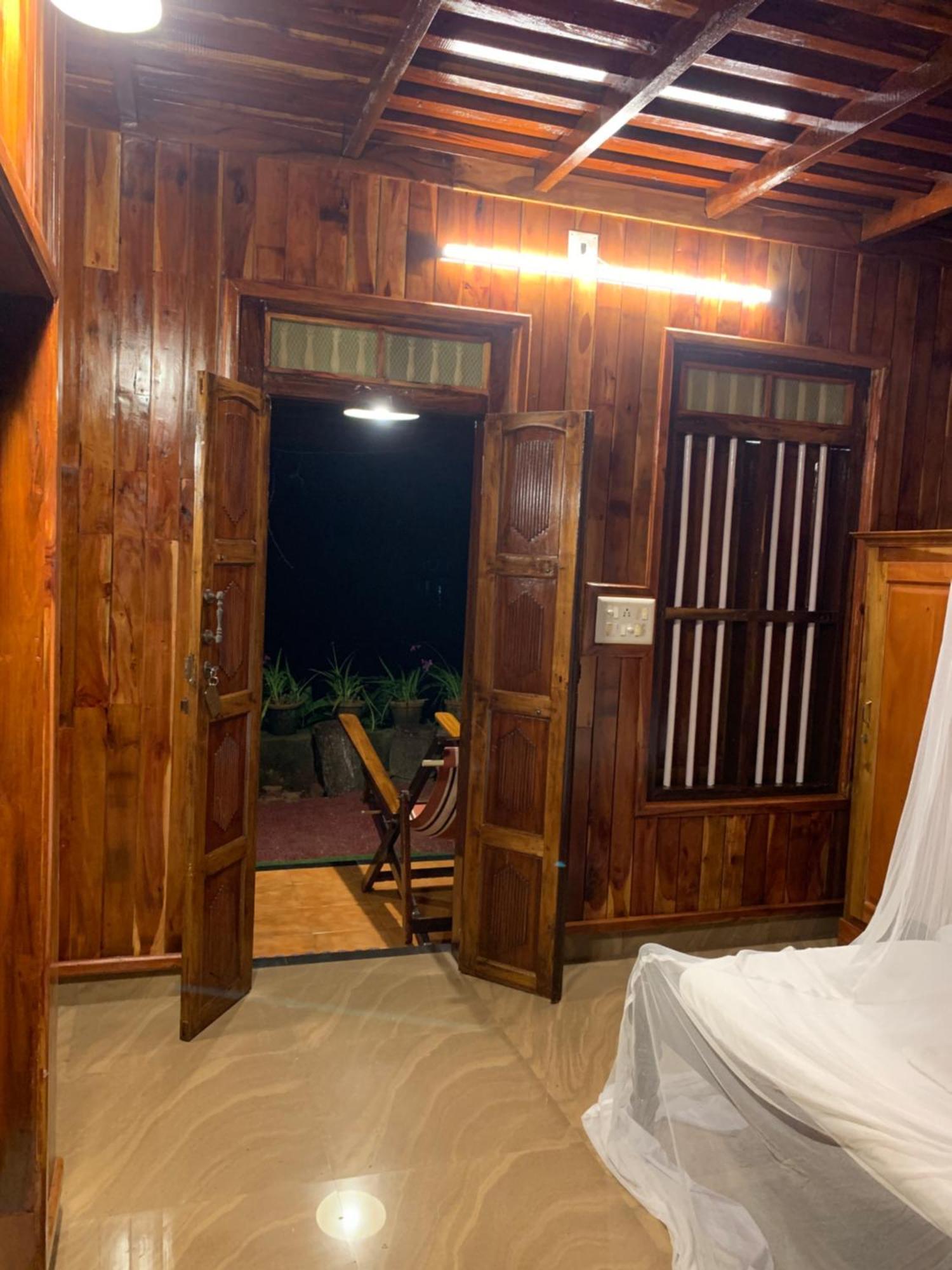 Malayalam Lake Resort Alappuzha ภายนอก รูปภาพ